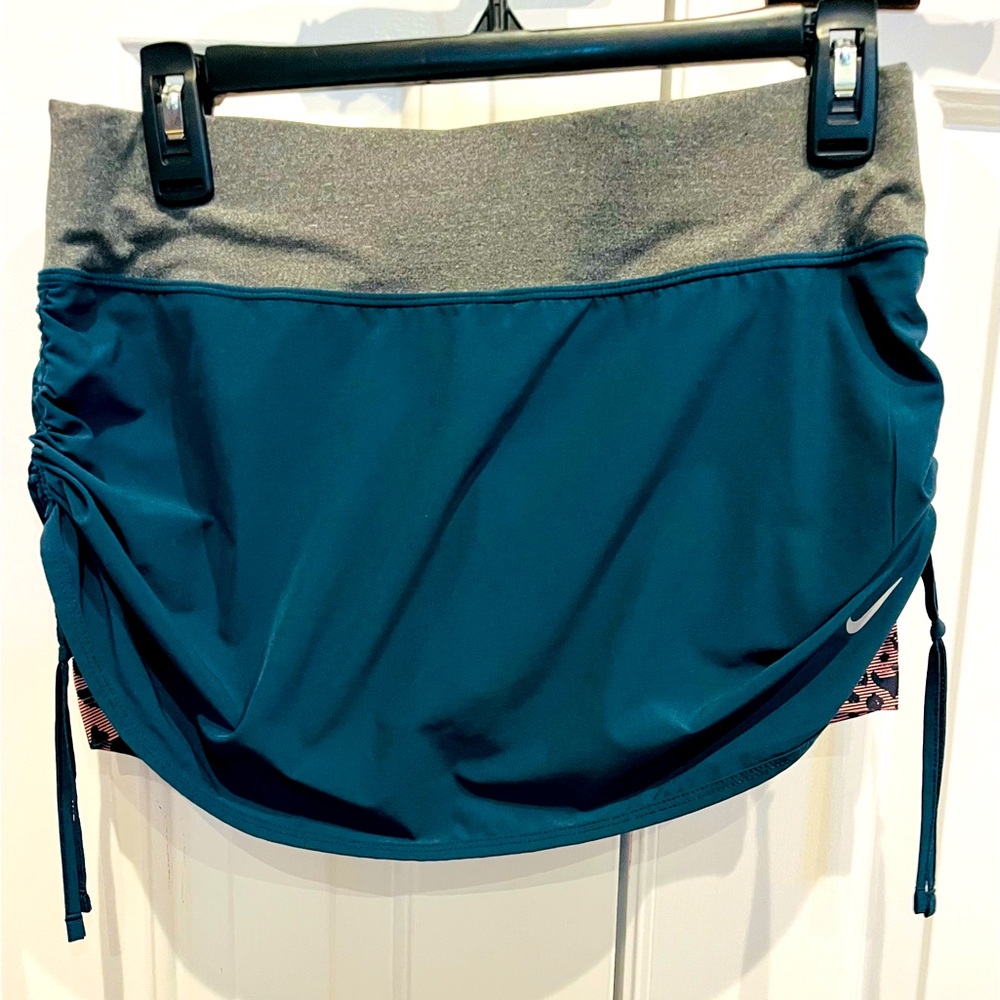 Nike tennis skirt. Size P/S. Dark blue and leopard print
